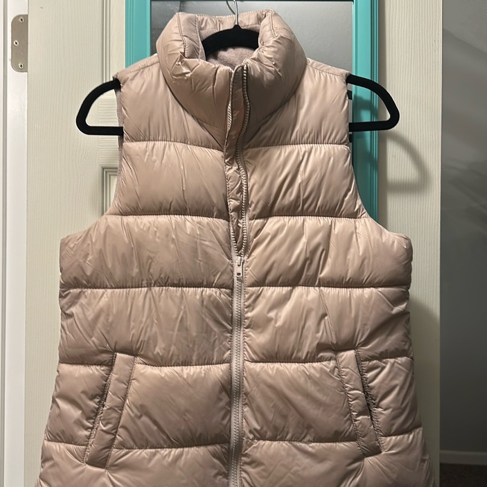Women’s Puffer Vest. Size small